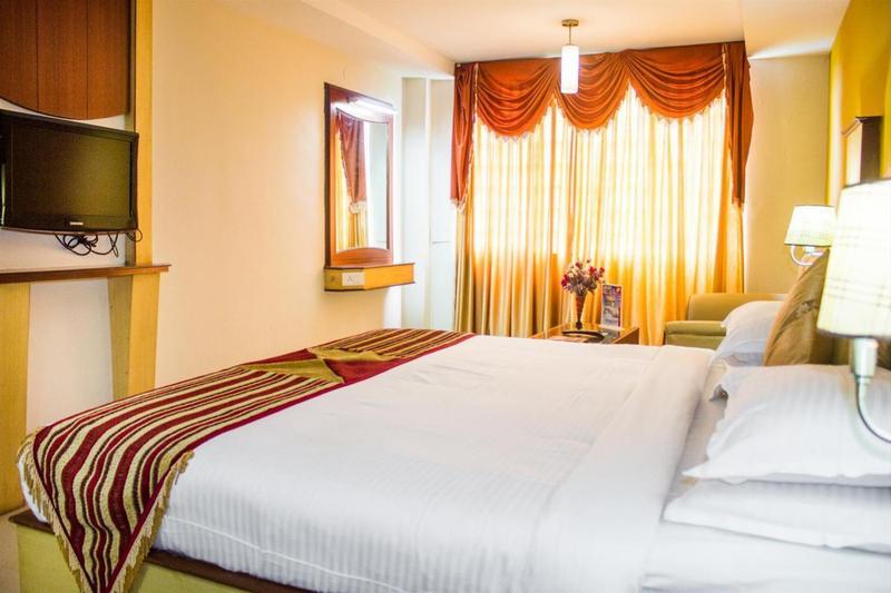 Готель Ponmariresidency Уті Екстер'єр фото
