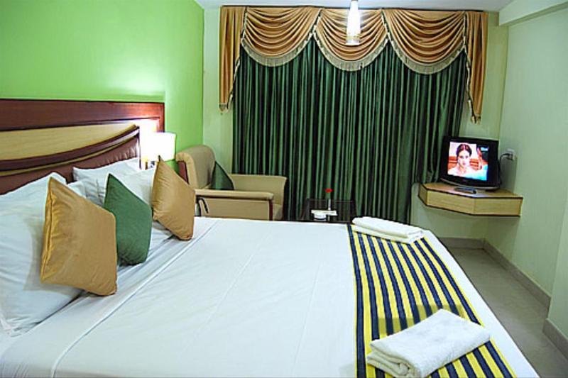 Готель Ponmariresidency Уті Екстер'єр фото